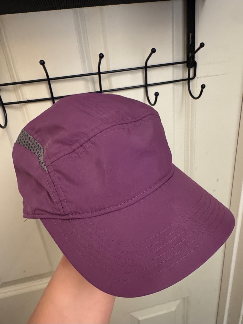 Women's Lightweight Performance Cap in Plum